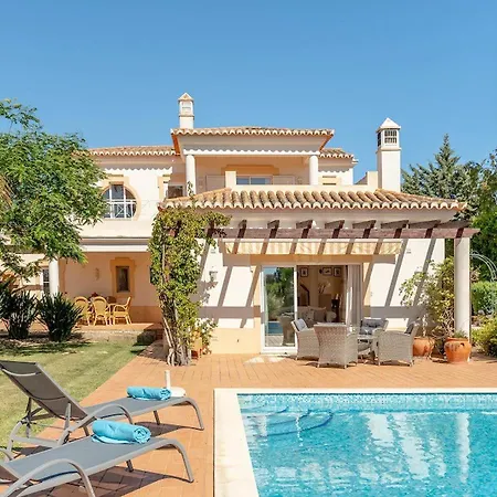 174 Gramacho - Immaculately Presented Villa Estombar