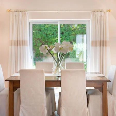 174 Gramacho - Immaculately Presented Villa Estombar