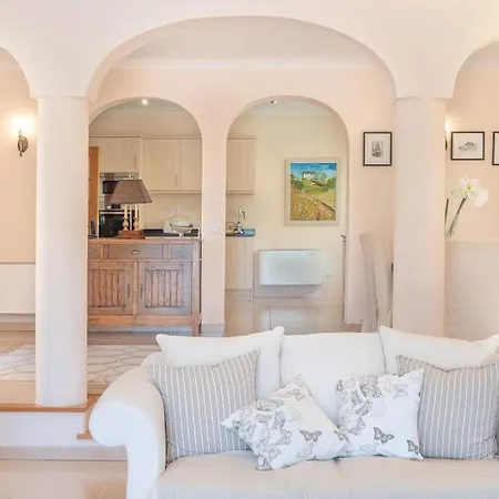 174 Gramacho - Immaculately Presented Villa