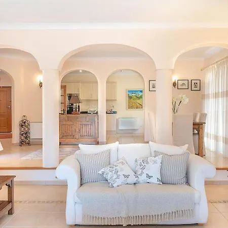 174 Gramacho - Immaculately Presented Estombar