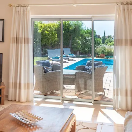 174 Gramacho - Immaculately Presented Villa Estombar